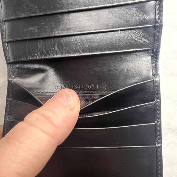 💯 Authentic Refurbished Gucci compact Wallet - Picture 3 of 7